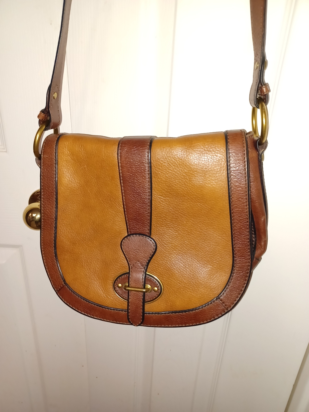 Fossil Classic Two-Tone Tan Leather Crossbody Bag